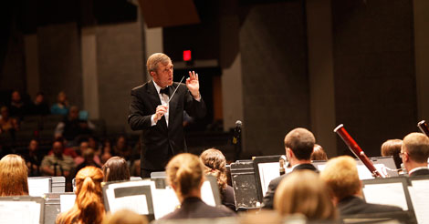 Paul Shewan conducts the wind ensemble