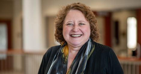 Linda Quinlan headshot